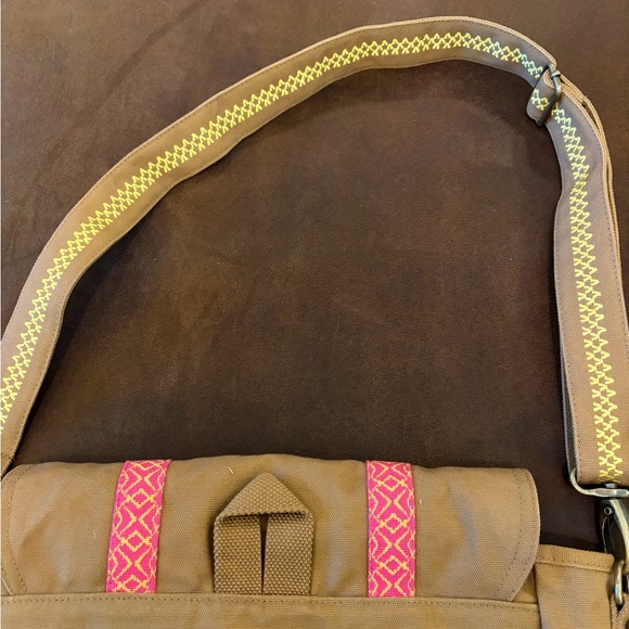 American Girl 2016 GOTY Lea’s Messenger Bag for Girls - Picture 3 of 6